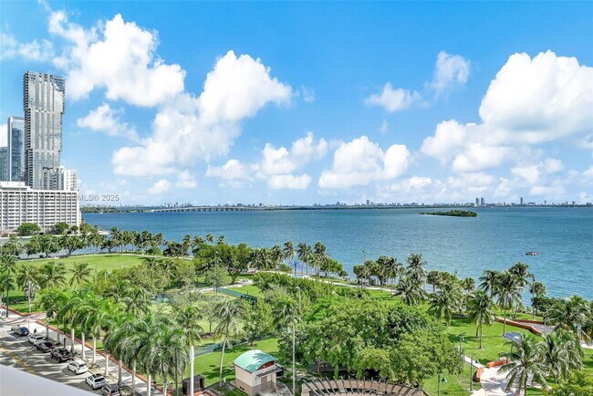 Building Photo - 488 NE 18th St