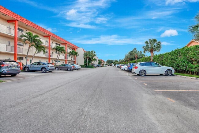 Building Photo - 8980 S Hollybrook Blvd