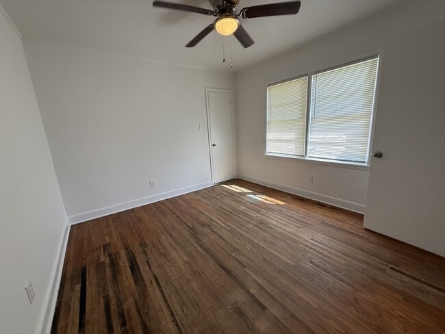 Building Photo - 914 Stratford Rd