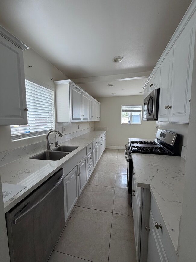 Building Photo - 108 E Date St