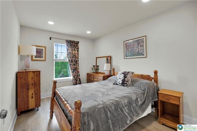 Building Photo - 221 Craig Ave