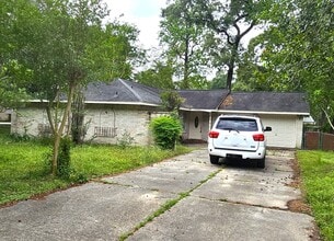 Building Photo - 3303 Roaming Woods Ln