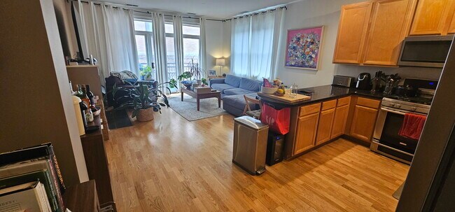 Building Photo - 2330 W St Paul Ave