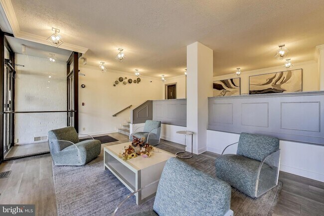 Building Photo - 4 Monroe St