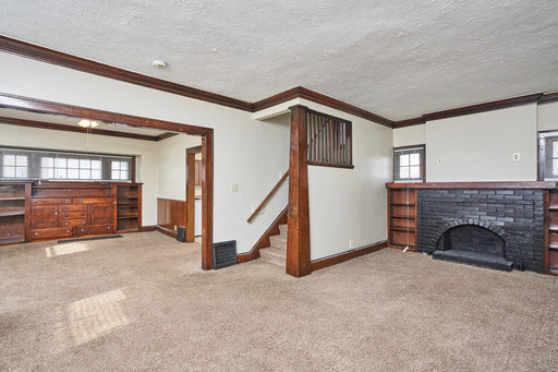 Building Photo - 5 Bedroom home available