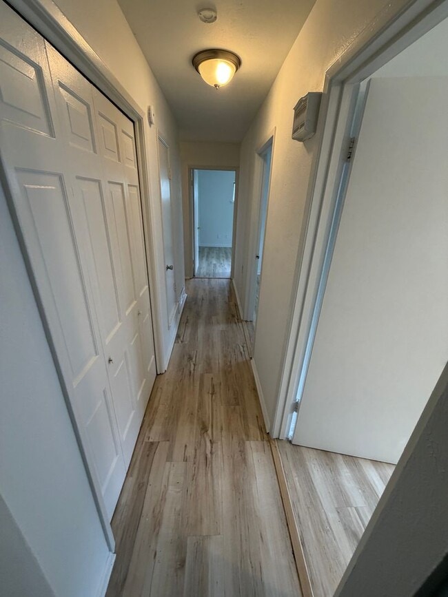 Building Photo - Experience the ultimate comfort of living in a 3-bedroom single-family home today!