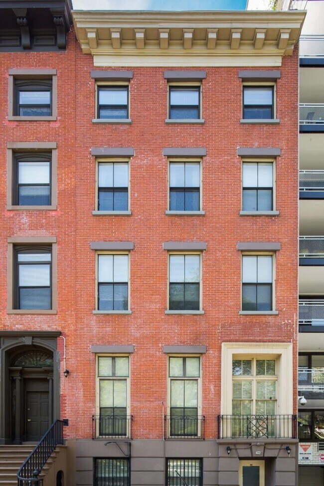 Building Photo - 236 E 15th St