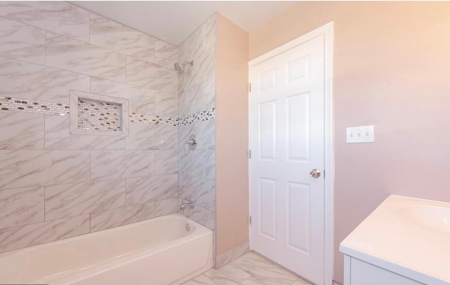 Upstairs bathroom shower - 3327 Essex Rd