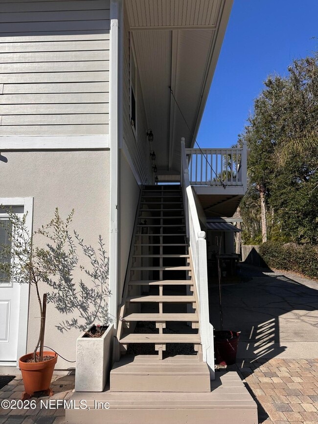 Building Photo - 310 7th St