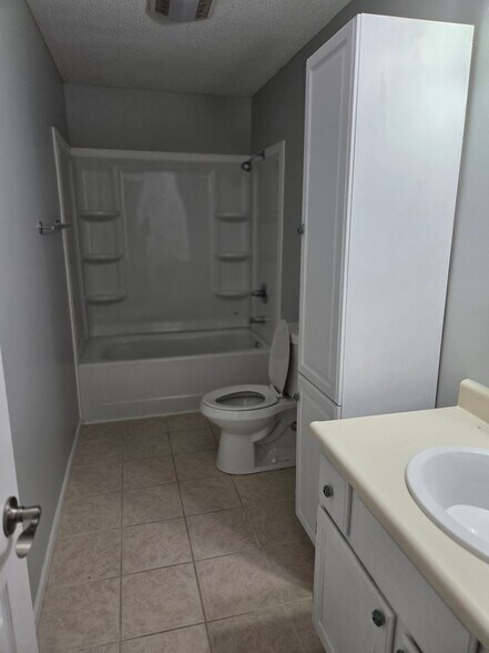 Building Photo - 85 Bridle Way