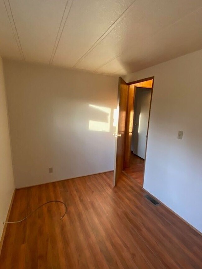 Building Photo - 3 Bedroom 2 Bathroom Manufactured home on ...