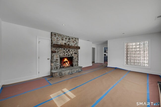 Building Photo - 220 Upper Grassy Hill Rd