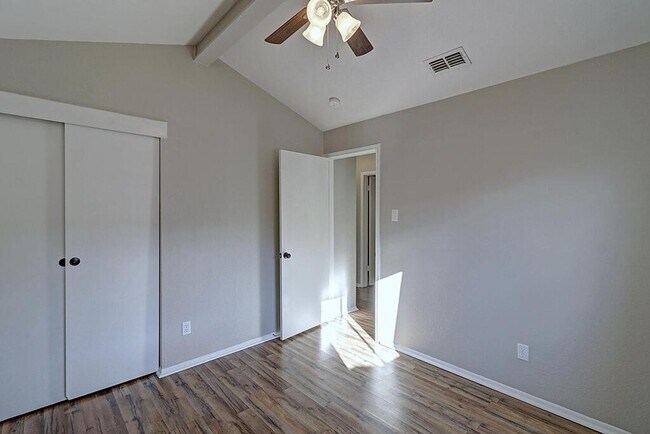 Building Photo - 913 St Timothy St