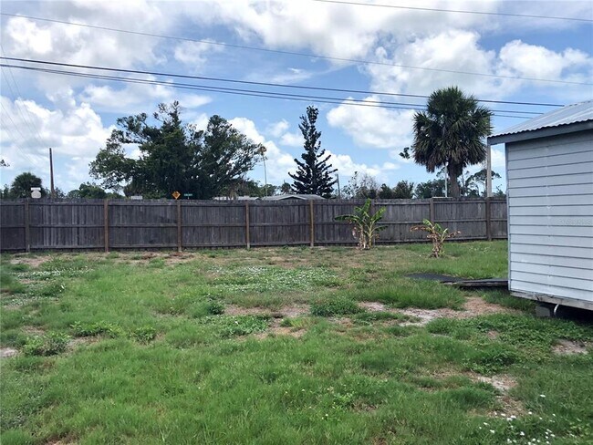 Building Photo - 1395 Sharlo Ln