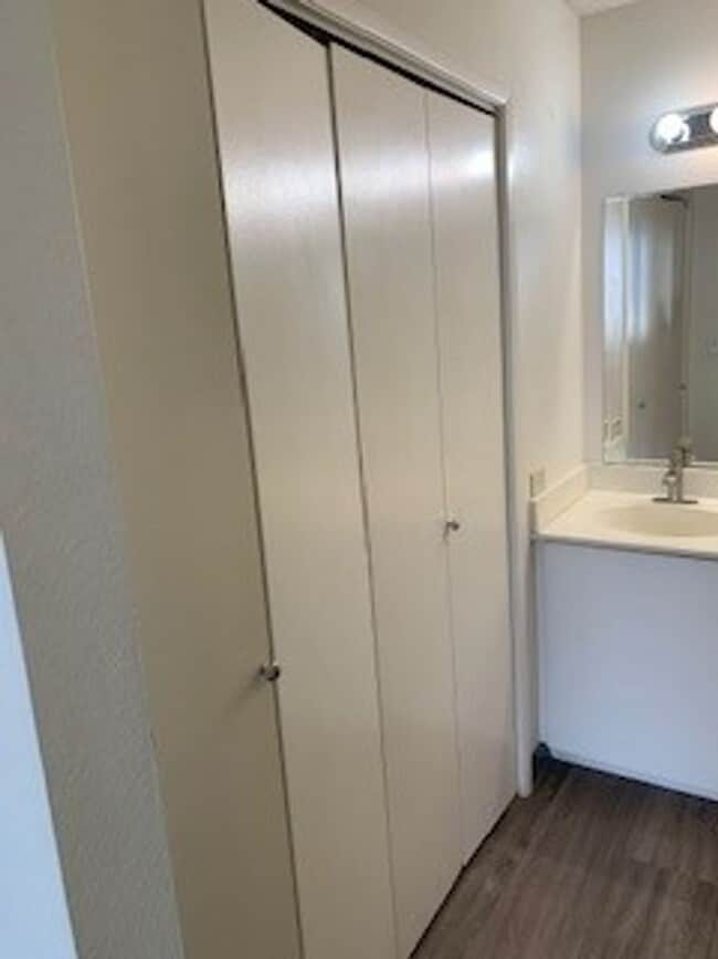 Building Photo - Kukui Plaza - 2 bedroom, 1 bath condo with 1 parking