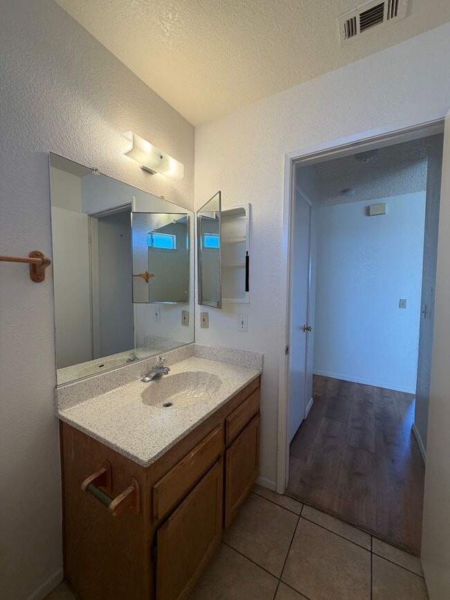 Building Photo - 3 Bedroom House Located in Cul De Sac Near Sportspark