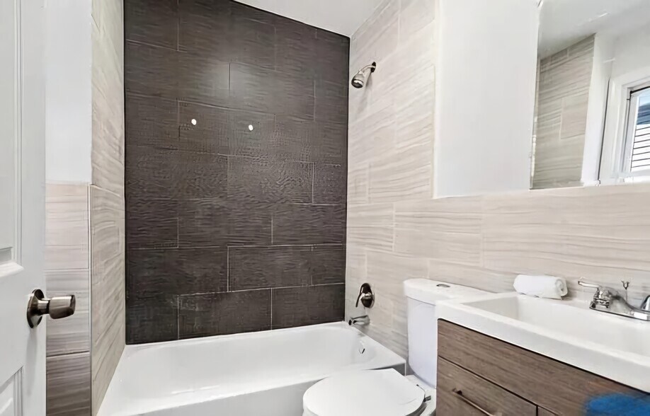 Building Photo - 294 N Park St