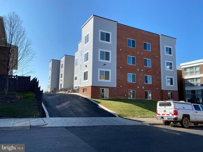 Building Photo - 2825 Robinson Pl SE