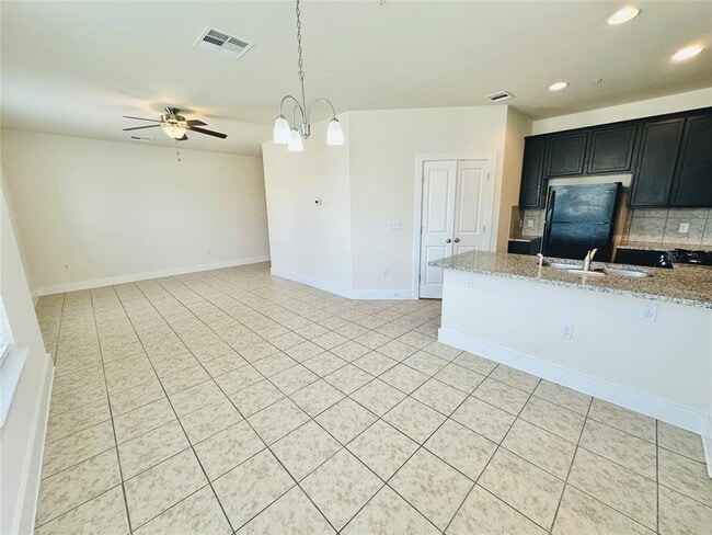Building Photo - 2216 Creekside Ln