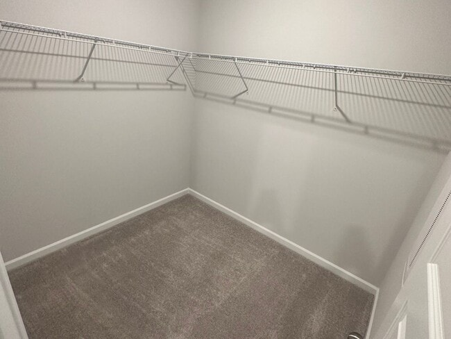 Building Photo - LOCATION, LOCATION, LOCATION! 10 Minutes f...