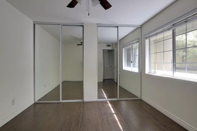 Building Photo - 5515 Canoga Ave