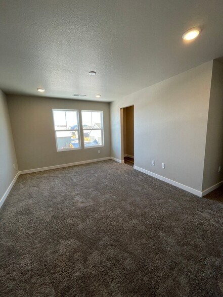 Building Photo - 922 Colorado River Ave