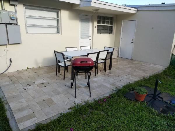 Building Photo - 4900 SW 28th Ter