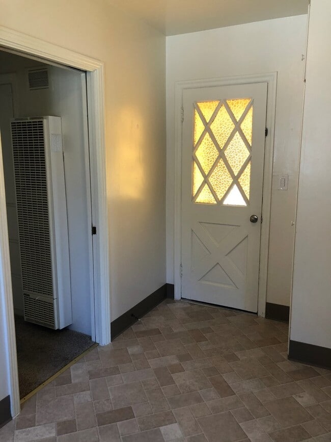 Building Photo - Great 3 Bedroom 2 Bath House in Old Town M...