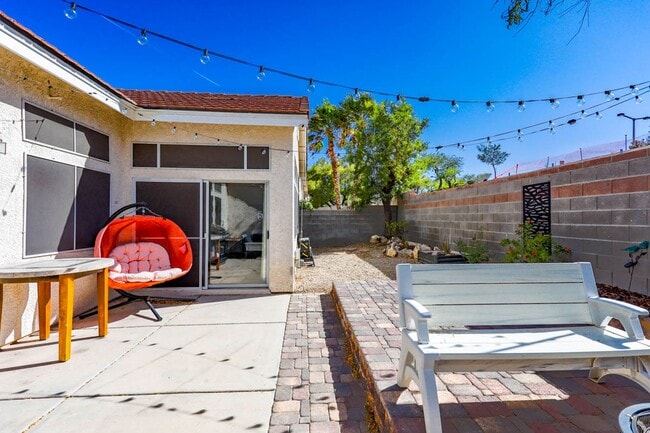 Building Photo - Beautiful One Story 2 Bedroom Townhome With 2 Car Attached Garage