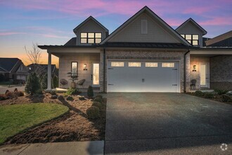 Building Photo - 1024 Club View Dr