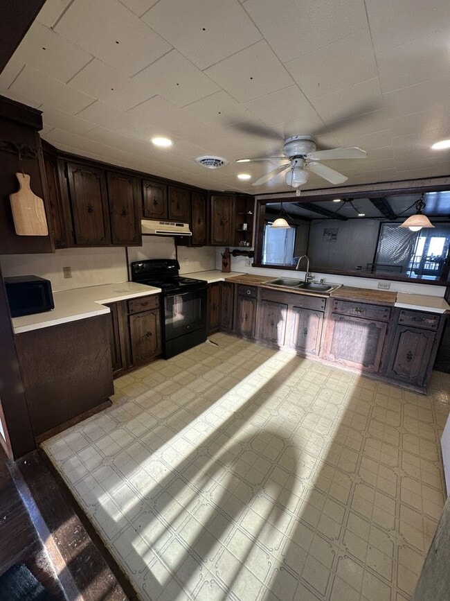 Building Photo - 2 bedroom 1 bathroom in Carlisle with In-ground Pool!