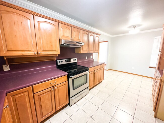 Building Photo - Great 3 Bed & 2 Bath Home in Yukon!