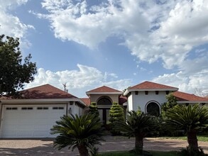 Building Photo - 180 Lake Carnegie Ct