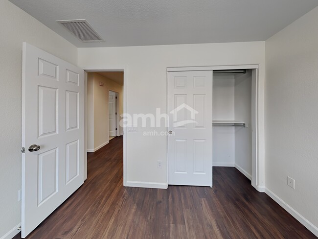 Building Photo - 10553 E Singing Canyon Dr