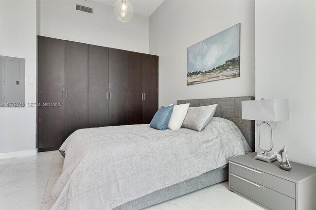 Building Photo - 3029 NE 188th St