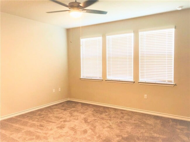 Building Photo - 1611 Adobe Walls Way