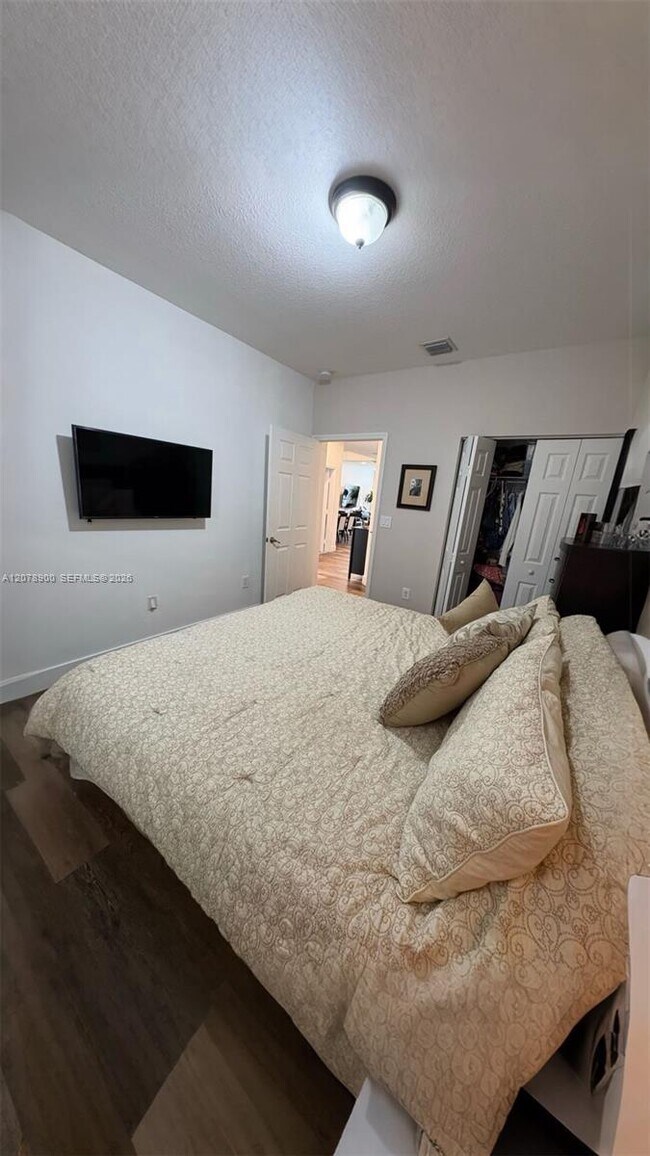 Building Photo - 6691 NW 107 Ct