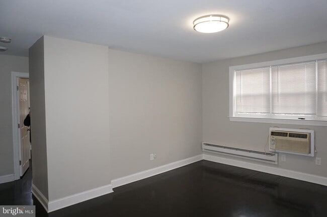 Primary Photo - 210 Trinity Ave