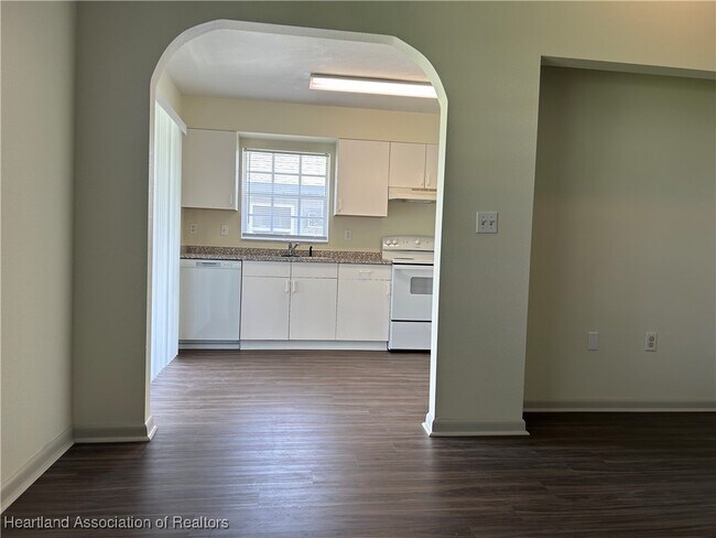 Building Photo - 4800 Cadagua Dr