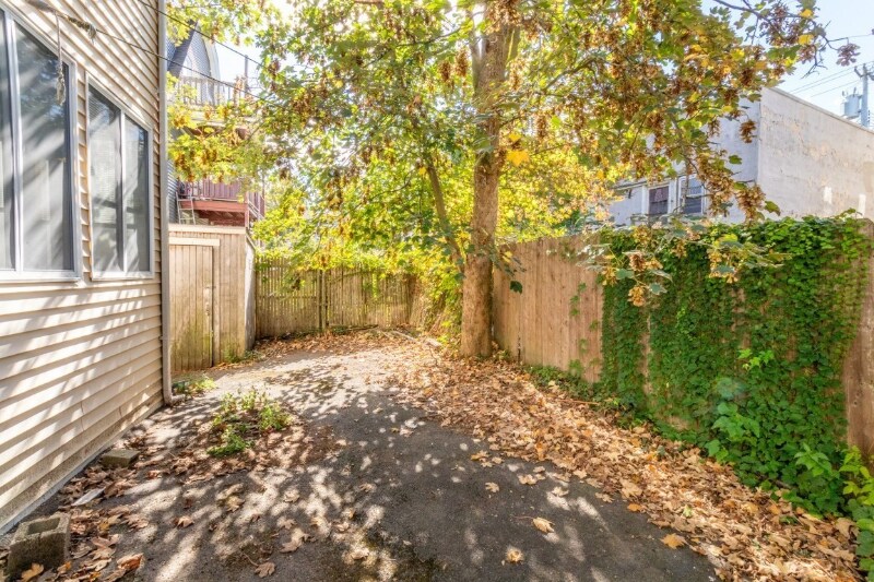 Building Photo - 8 Hastings St