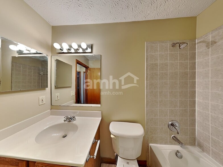 Building Photo - 375 Highbanks Valley Dr