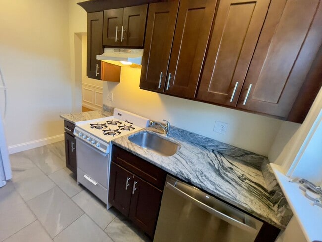 Building Photo - MISSION HILL 4BED $5600 ON HILLSIDE ST