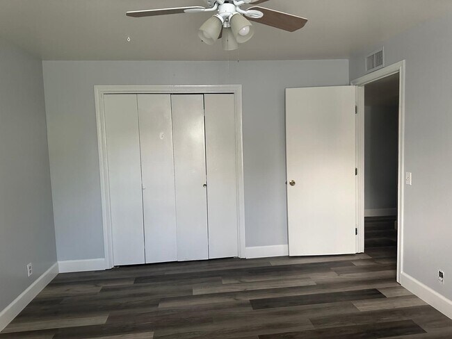 Building Photo - 800 Travis St