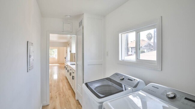 Building Photo - East LA duplex