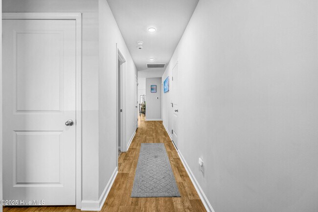 Building Photo - 214 Cleat Dr