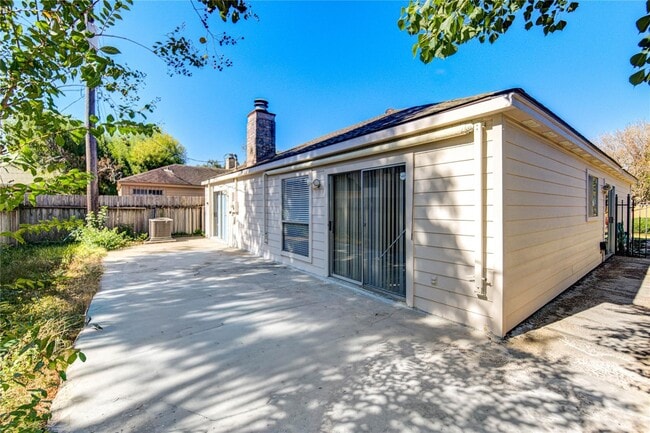 Building Photo - 1927 Ash Meadow Dr