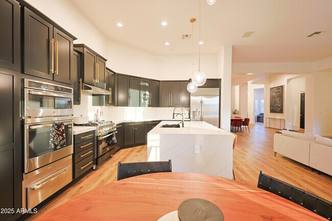 Building Photo - 40704 N Bell Meadow Trail