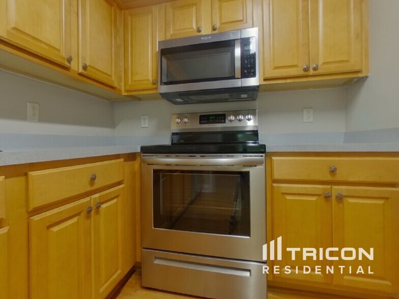 Building Photo - 136 Brookside Way