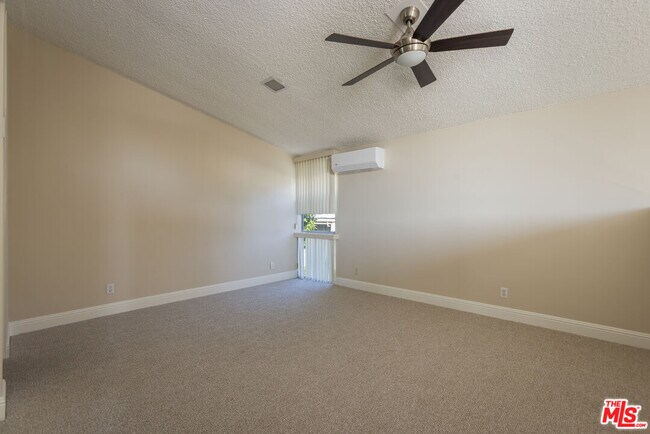 Building Photo - 4173 Del Mar Ave