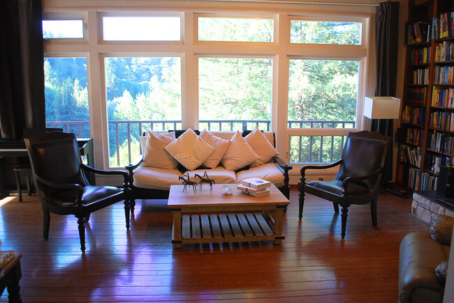 Living Room with large windows to deck and view - 5 Coronet Way